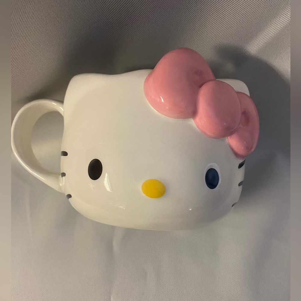 Hello Kitty ๐ - Picture 2 of 6